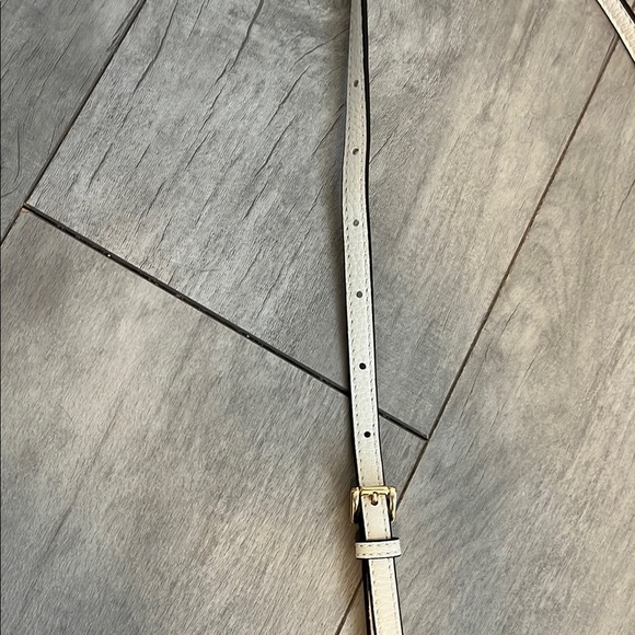 Michael Kors NWOT White Fultan Large Pebbled Leather Crossbody Bag Gold Accent - Picture 14 of 14